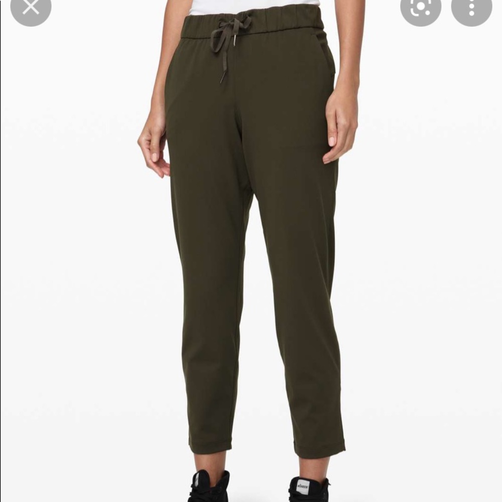 Lululemon on the fly 7/8th pants in olive green